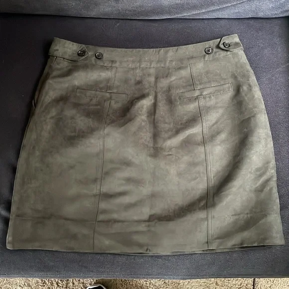 Banana Republic VEGAN SUEDE MINI SKIRT Sheltered Earth NWOT - Picture 3 of 5